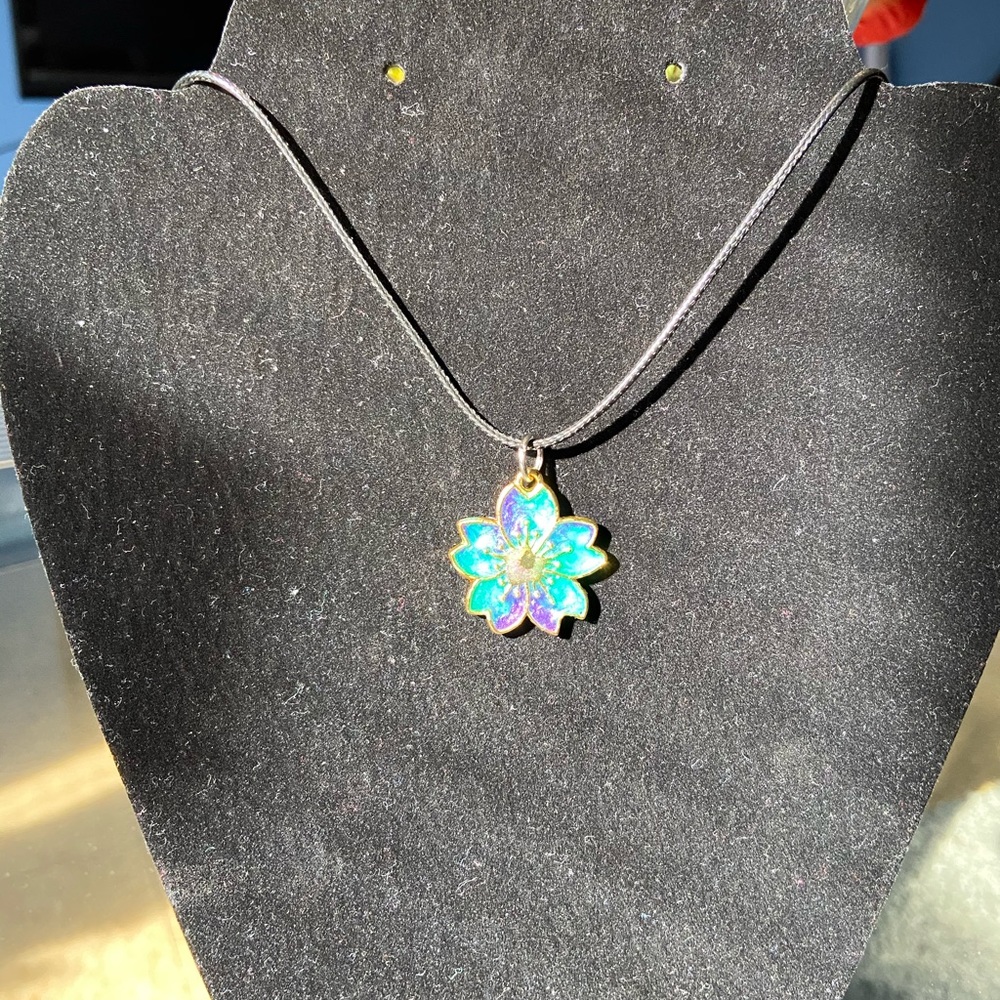 Flower Necklace - Picture 2 of 2